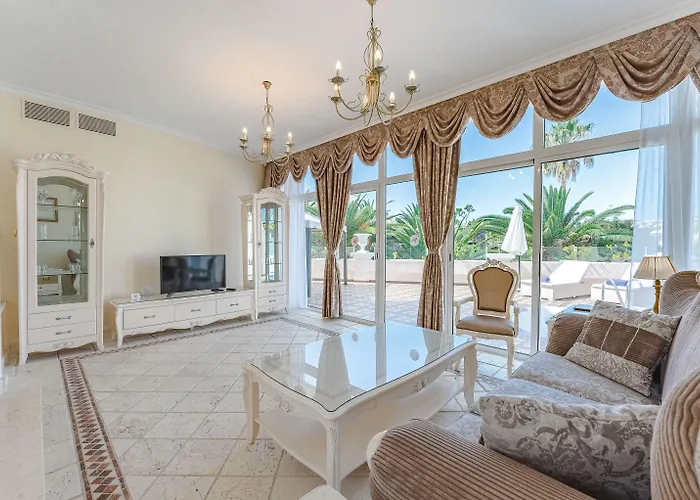 Flamingo Boutique 4*