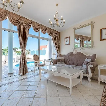 Flamingo Boutique 4*