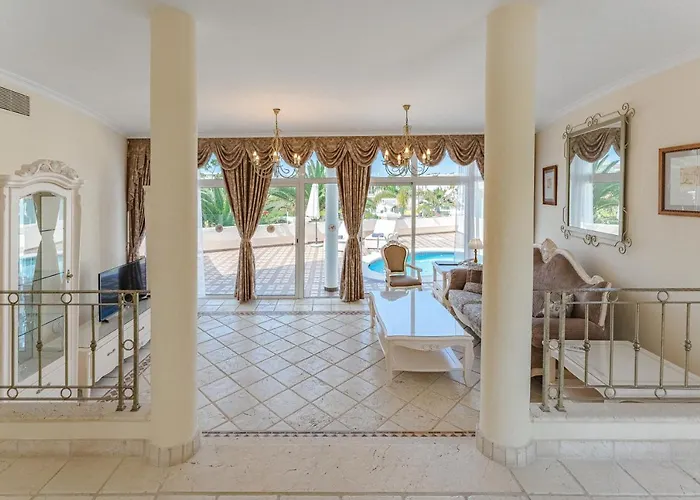 Flamingo Boutique 4*