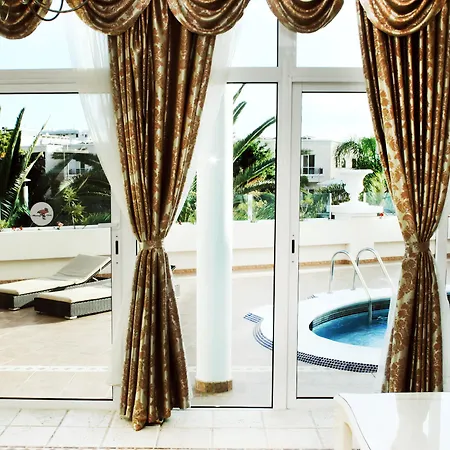 Flamingo Boutique Hotel 4*