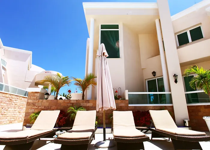 מלון Flamingo Boutique 4*