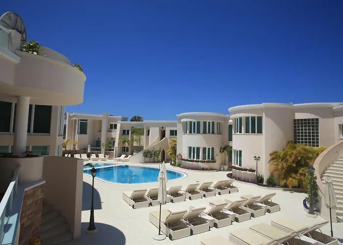 מלון Flamingo Boutique 4*